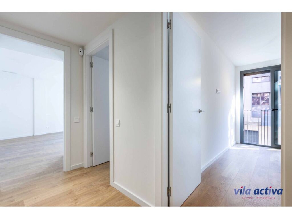 Pis a estrenar, exterior i assolellat