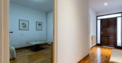 Casa amb molta llum, ampli pati i terrassa