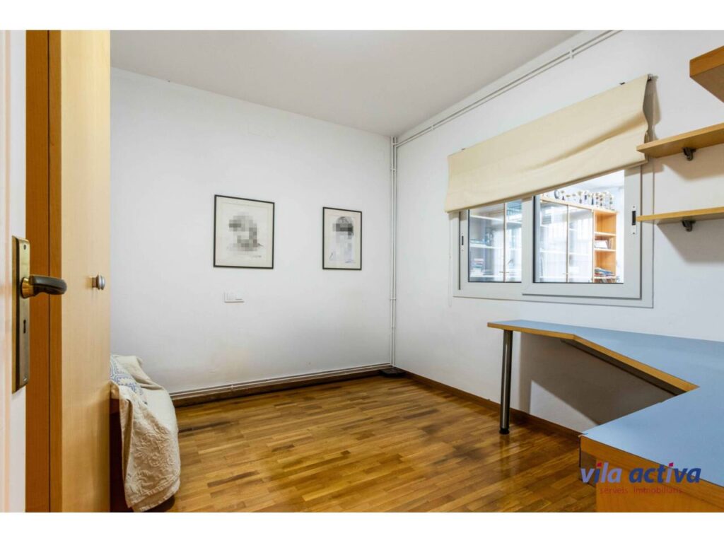 Casa amb molta llum, ampli pati i terrassa