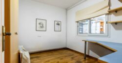 Casa amb molta llum, ampli pati i terrassa