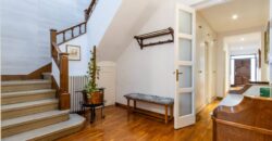 Casa amb molta llum, ampli pati i terrassa