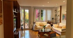 Casa amb molta llum, ampli pati i terrassa