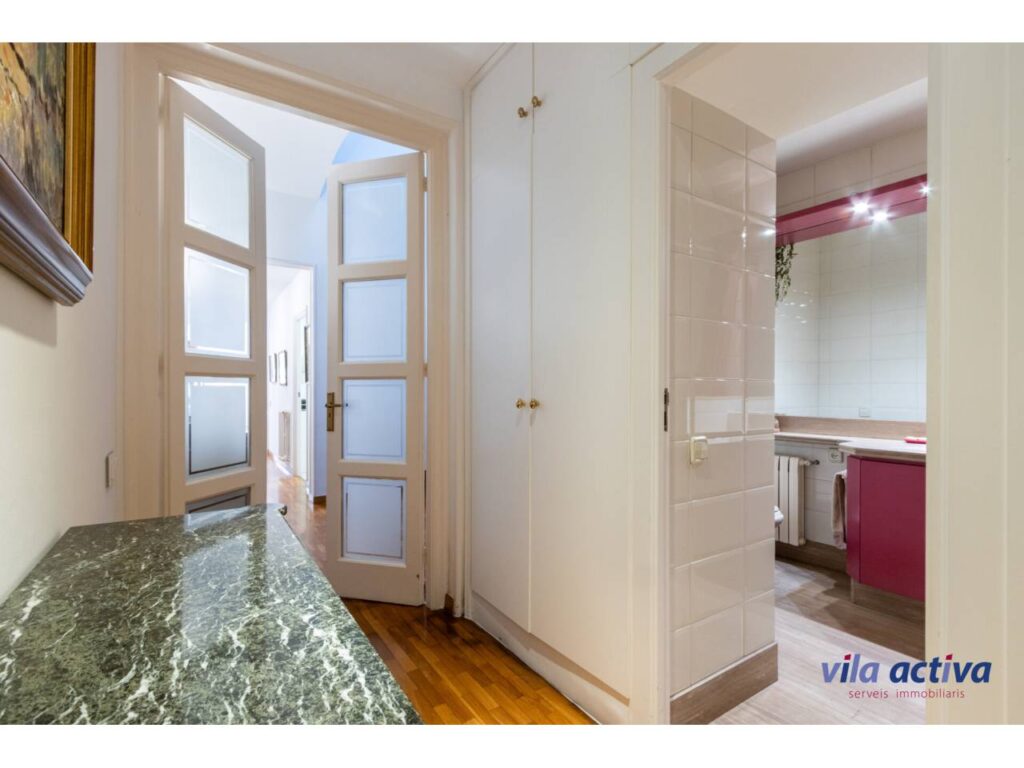 Casa amb molta llum, ampli pati i terrassa