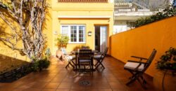 Casa amb molta llum, ampli pati i terrassa