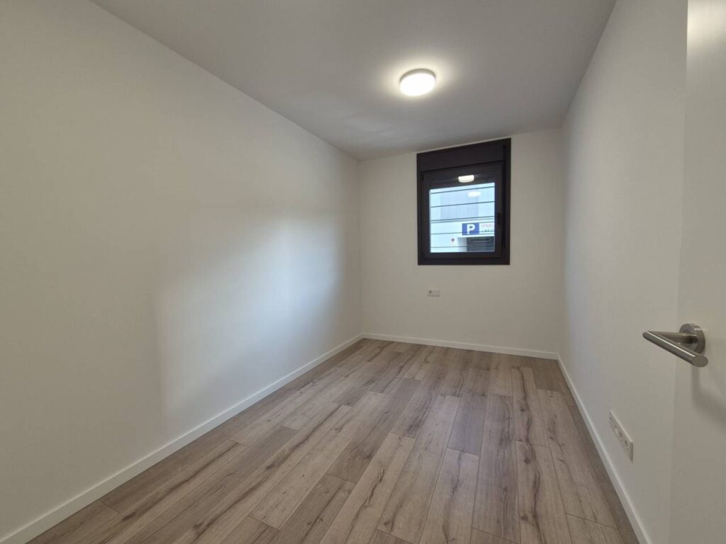 Pis nou a estrenar, amb piscina comunitària