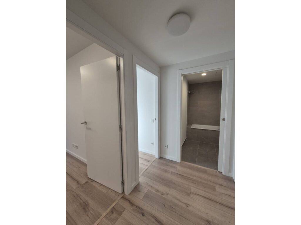 Pis nou a estrenar, amb piscina comunitària