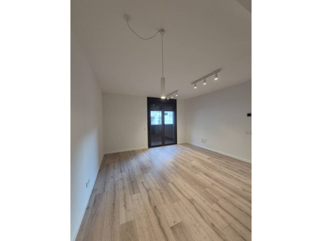 Pis nou a estrenar, amb piscina comunitària