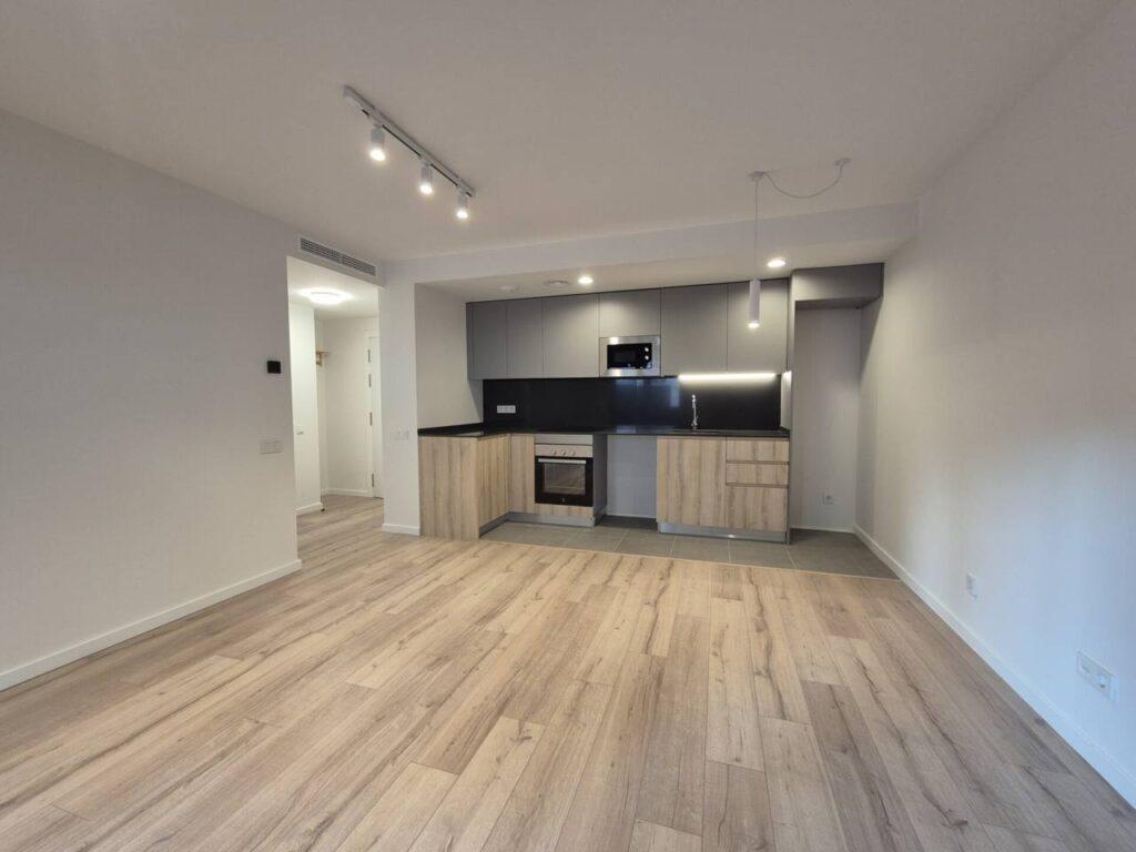 Pis nou a estrenar, amb piscina comunitària