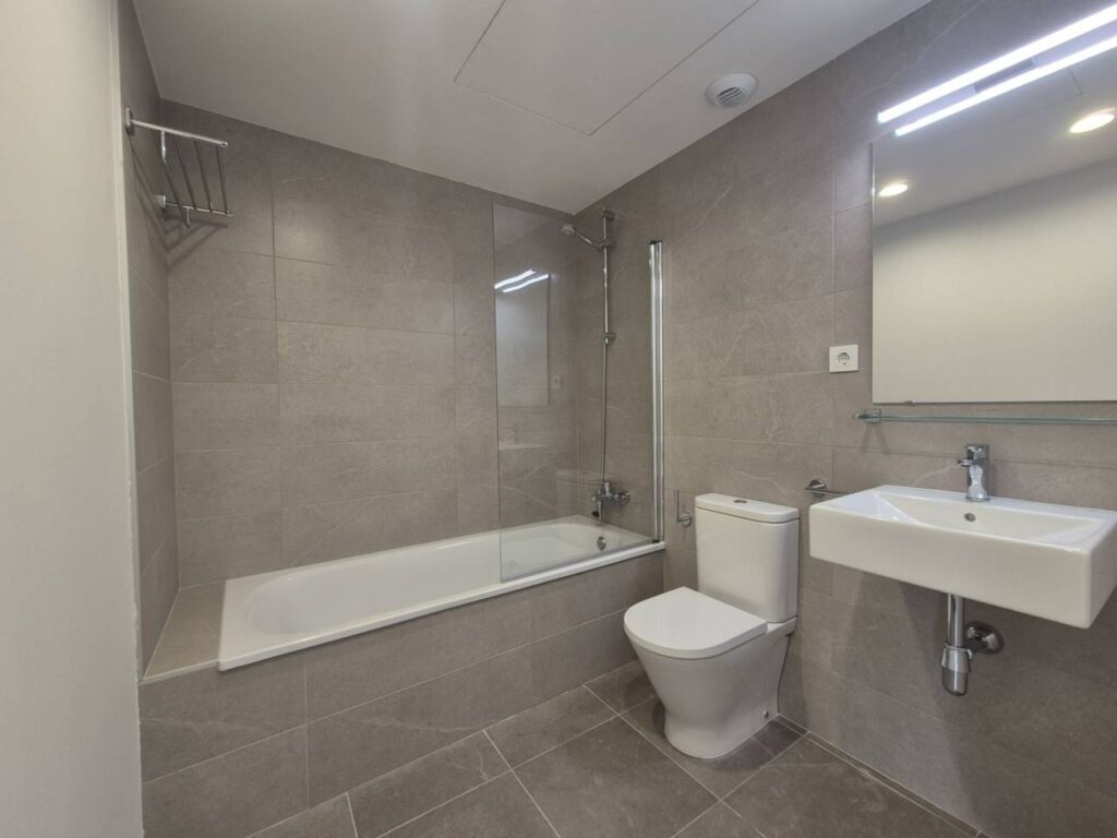 Pis nou a estrenar, amb piscina comunitària