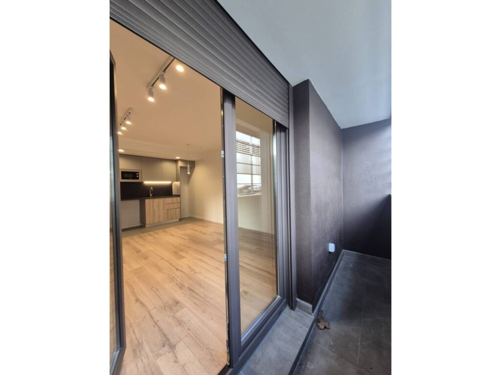 Pis nou a estrenar, amb piscina comunitària