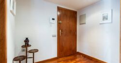 Pis ampli, amb molta llum, inclou dues places d’aparcament