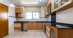 Casa amb pati, garatge i piscina comunitària