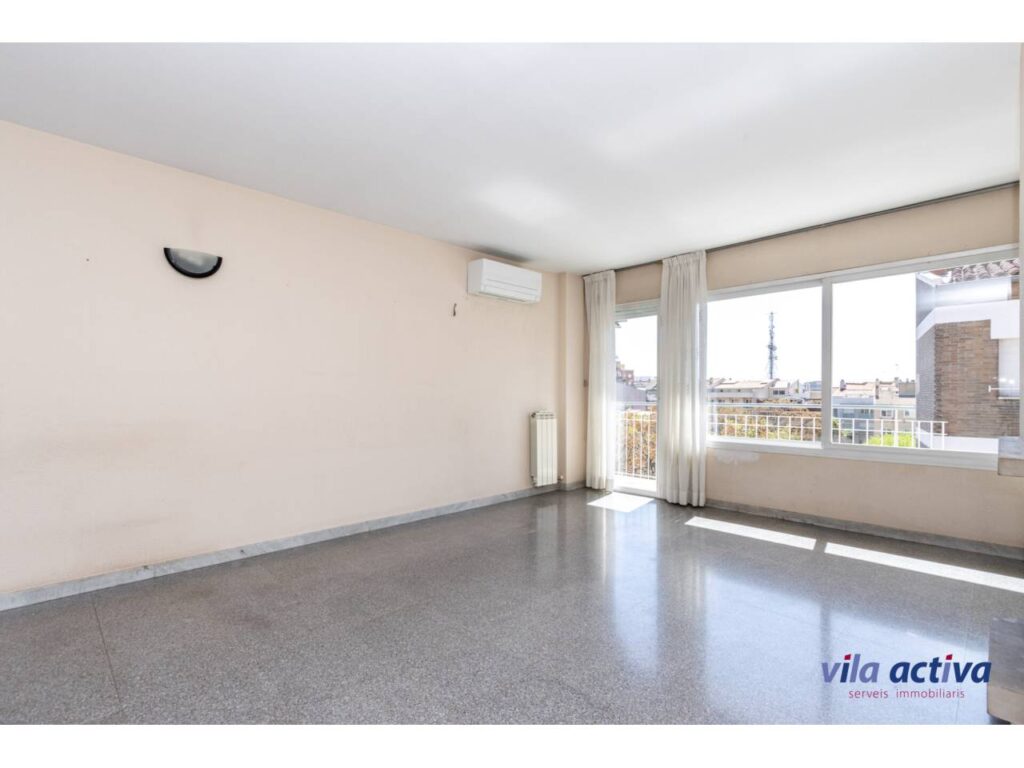 Dúplex molt ampli, inclou 1 plaça d’aparcament