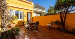 Casa amb molta llum, ampli pati i terrassa