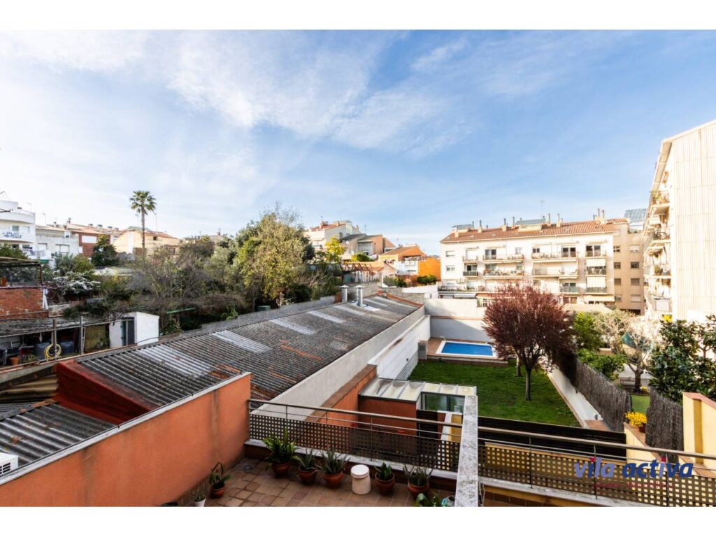 Piso con piscina comunitaria y parking incluido
