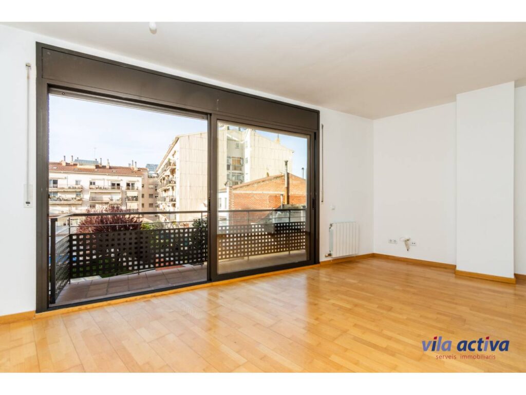 Piso con piscina comunitaria y parking incluido