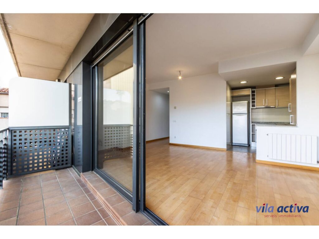 Piso con piscina comunitaria y parking incluido