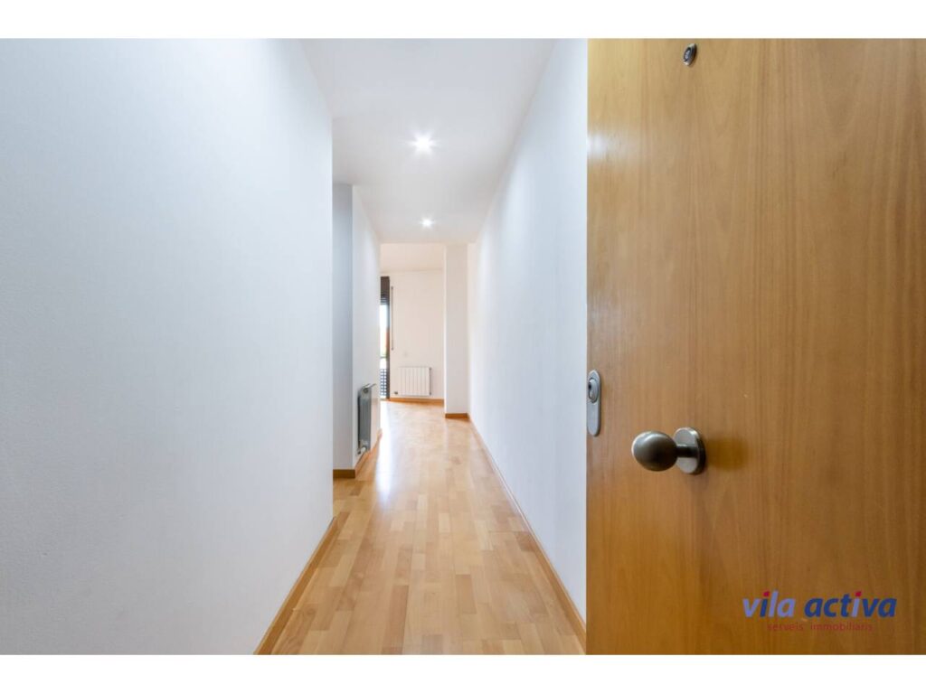 Piso con piscina comunitaria y parking incluido
