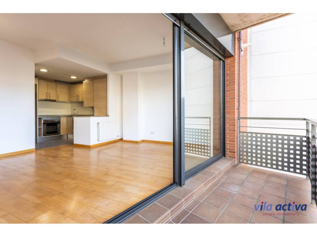 Piso con piscina comunitaria y parking incluido