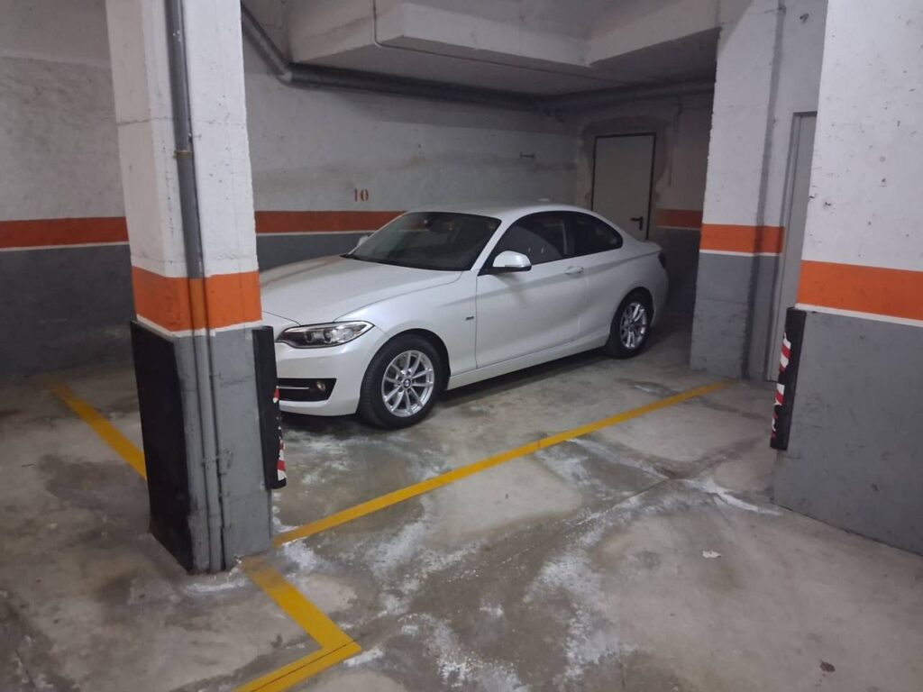 Garatge per a cotxe