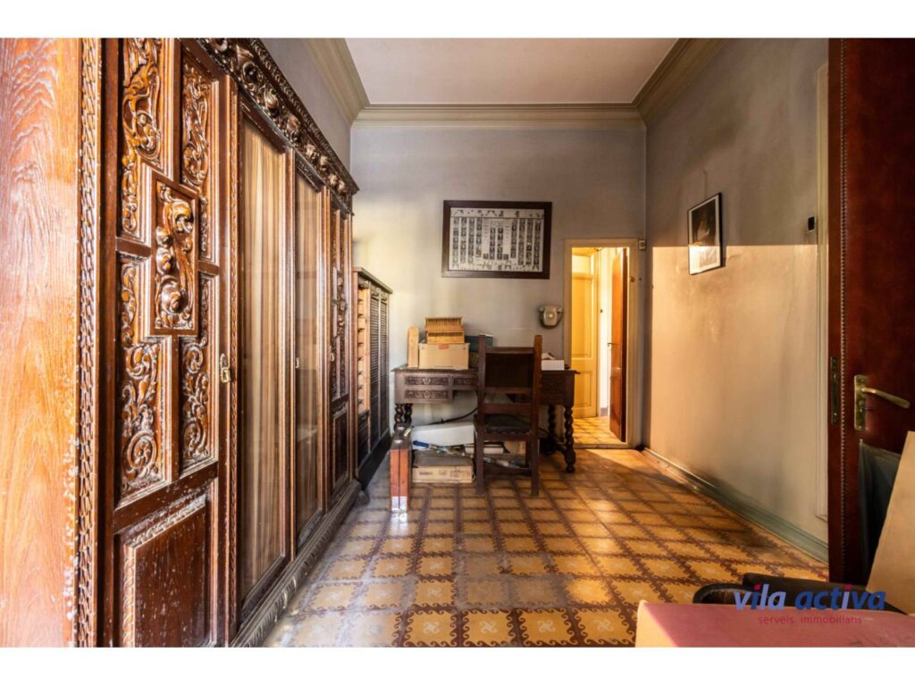 Casa àmplia, amb pati i terrasses