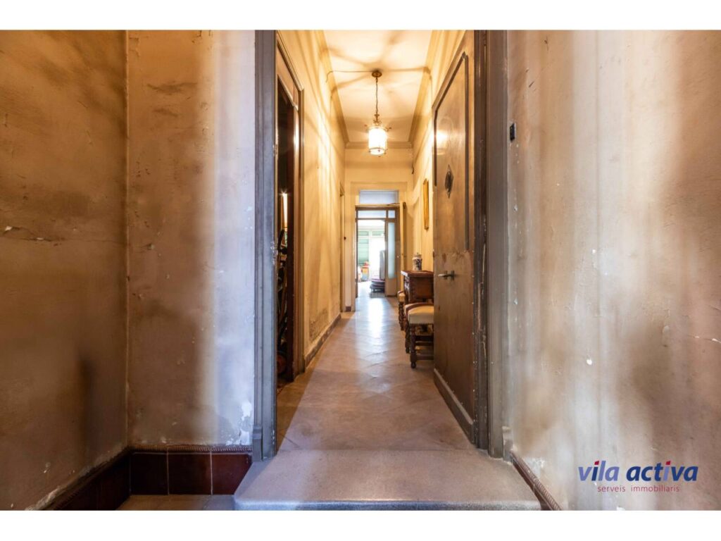 Casa àmplia, amb pati i terrasses