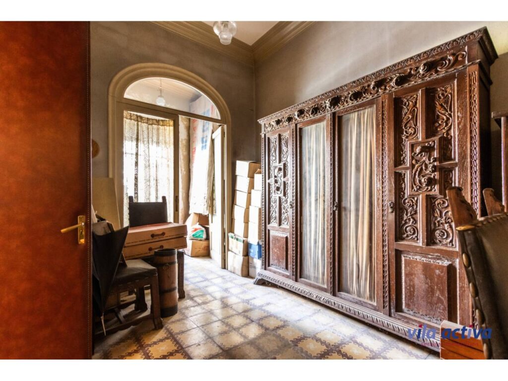 Casa àmplia, amb pati i terrasses
