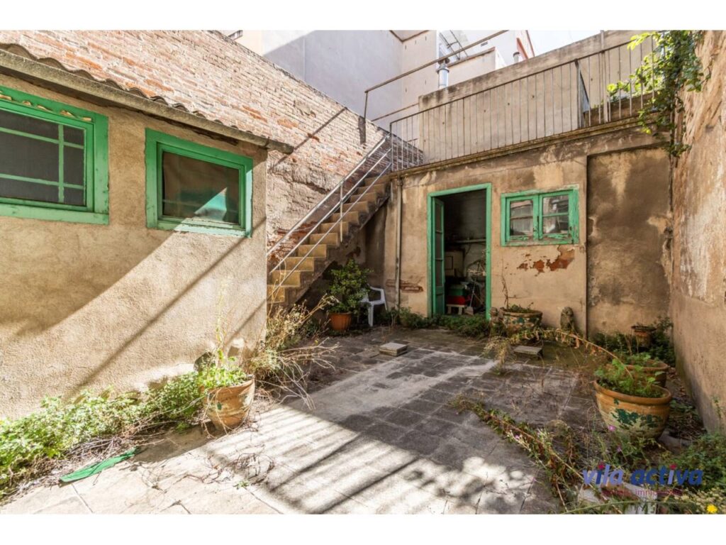 Casa àmplia, amb pati i terrasses