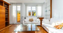 Casa amb molta llum, ampli pati i terrassa