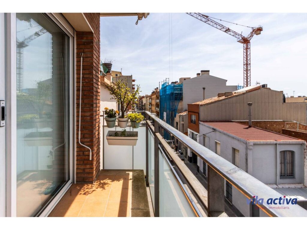 Dúplex amb molta llum i assolellat, terrassa i balcó