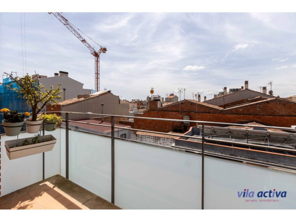 Dúplex amb molta llum i assolellat, terrassa i balcó