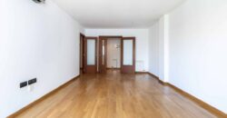 Pis ampli i amb balcó, en zona tranquil·la